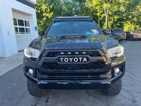 Used 2018 Toyota Tacoma TRD Sport AWD/4WD image 25
