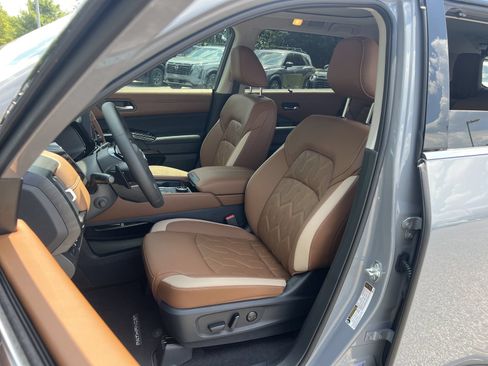 New 2026 Nissan Pathfinder Platinum AWD/4WD image 17