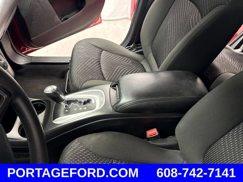 Used 2019 Dodge Journey SE FWD image 19