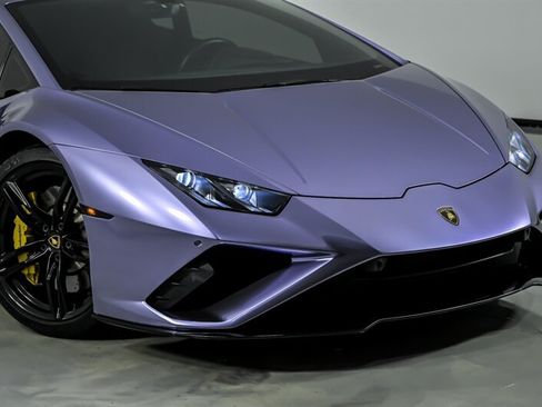Used 2021 Lamborghini Huracan EVO RWD image 2