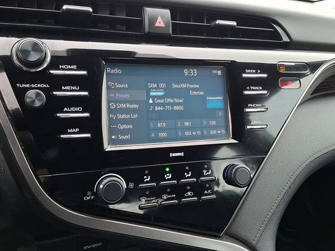 Used 2020 Toyota Camry LE FWD image 3