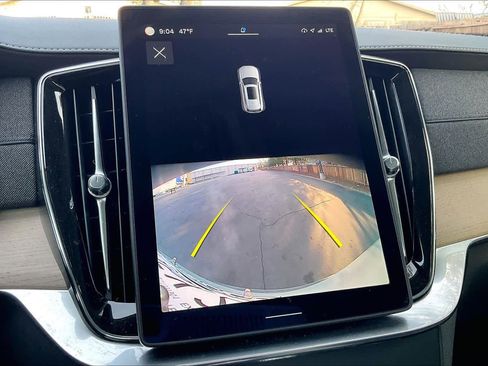 Used 2025 Volvo XC90 B6 Core w/ Protection Package Premier image 24