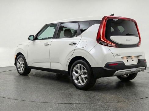 Used 2025 Kia Soul LX w/ LX Technology Package image 6
