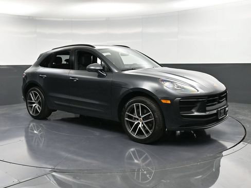 Certified 2025 Porsche Macan AWD/4WD image 10
