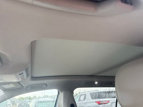 Used 2021 Volkswagen Tiguan SEL AWD/4WD image 17