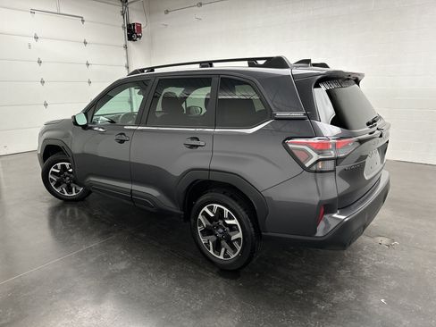 Used 2026 Subaru Forester Premium AWD/4WD image 5