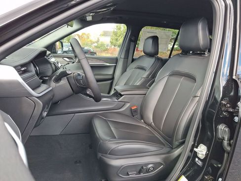 New 2025 Jeep Grand Cherokee Limited w/ Black Appearance Package image 10