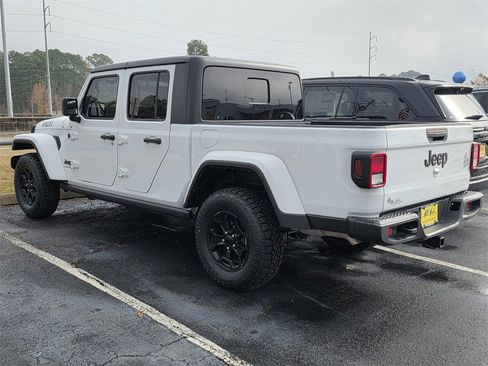 Used 2023 Jeep Gladiator Willys image 16