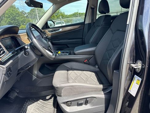 Used 2025 Volkswagen Atlas SE FWD image 10