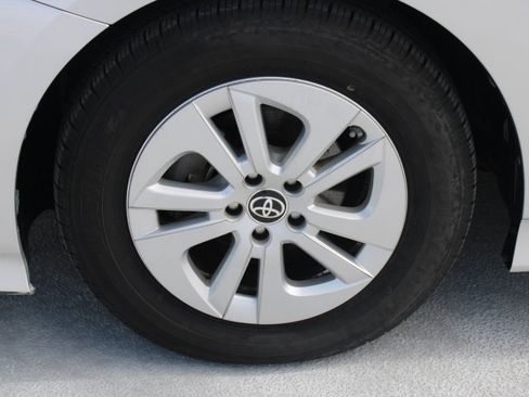 Used 2017 Toyota Prius Four FWD image 9