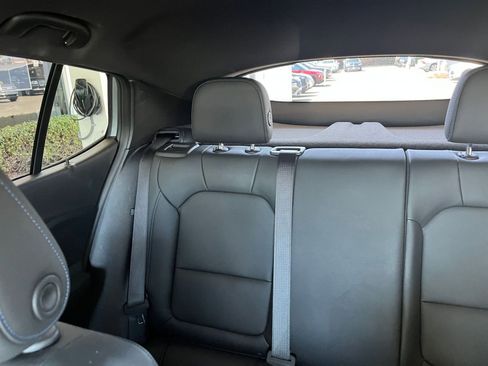 Used 2025 Buick Envista Sport Touring image 39