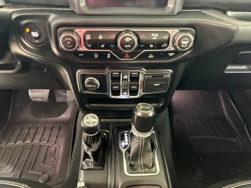Used 2021 Jeep Wrangler Unlimited Sahara AWD/4WD image 21