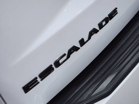 Used 2025 Cadillac Escalade Sport Platinum w/ LPO, ONYX Package AWD/4WD image 17