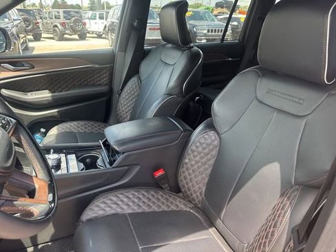 Used 2025 Jeep Grand Cherokee L Summit w/ Obsidian Package AWD/4WD image 7
