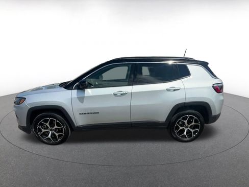 Used 2025 Jeep Compass Limited image 9