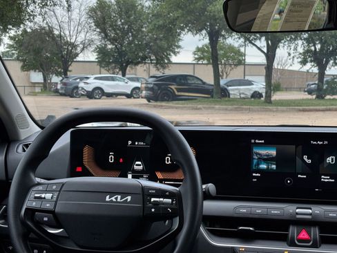 Used 2025 Kia K4 LXS image 35