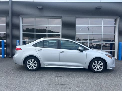 Used 2024 Toyota Corolla LE image 4