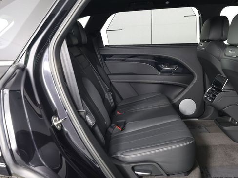 New 2025 Bentley Bentayga Extended Wheelbase image 33