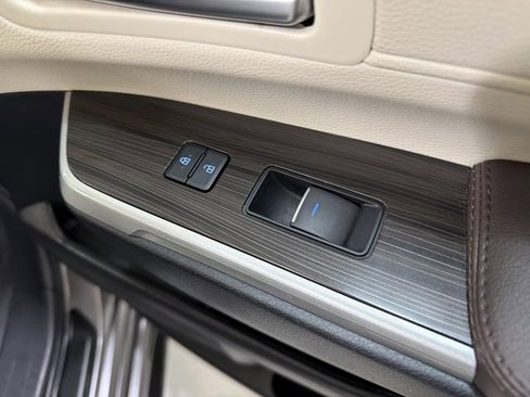 Used 2023 Toyota Sienna Platinum image 39