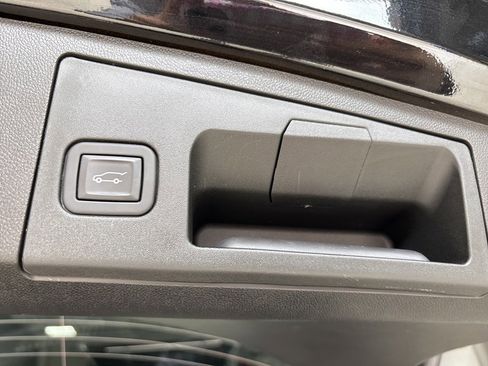 Used 2024 Cadillac XT4 Sport image 9