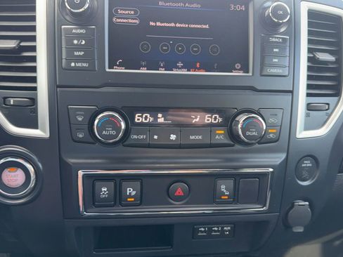 Used 2019 Nissan Titan SV w/ SV Convenience Package image 25