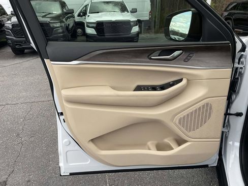 New 2025 Jeep Grand Cherokee L Limited w/ Luxury Tech Group II image 24