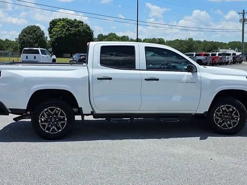 Used 2024 Chevrolet Colorado W/T RWD image 9