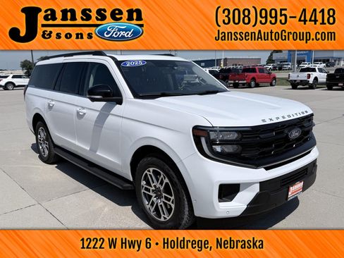 Used 2025 Ford Expedition Max Active AWD/4WD image 4