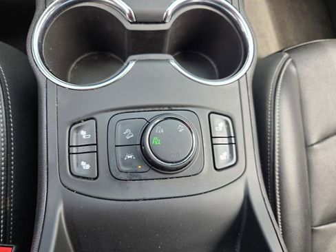 Used 2024 GMC Terrain SLT AWD/4WD image 18