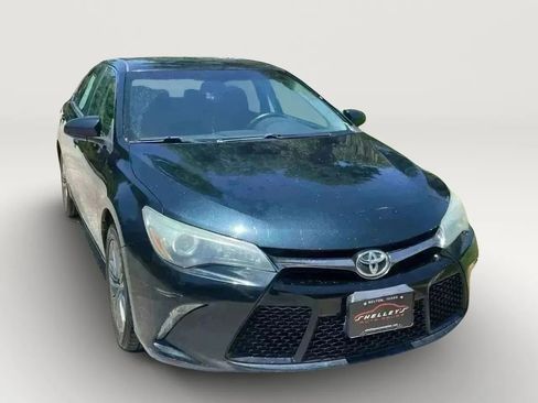 Used 2016 Toyota Camry SE image 4