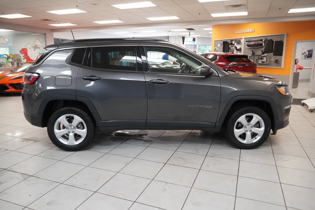 Used 2020 Jeep Compass Latitude w/ Cold Weather Group AWD/4WD image 7