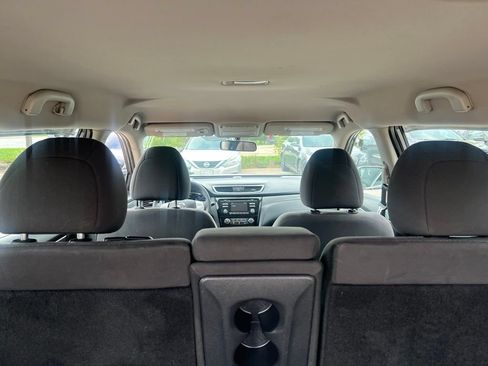 Used 2016 Nissan Rogue S FWD image 12
