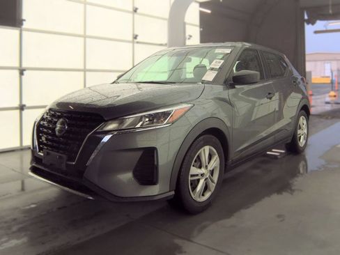Used 2021 Nissan Kicks S FWD image 1