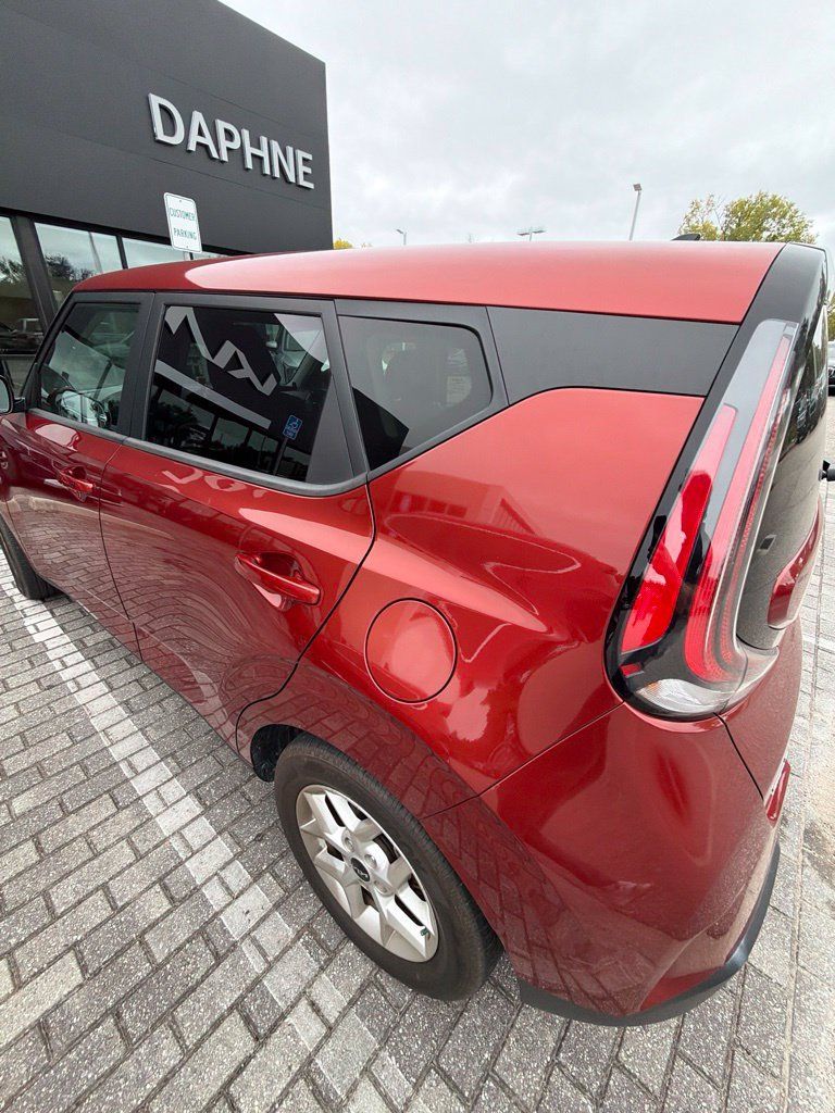 Used 2025 Kia Soul S FWD image 17