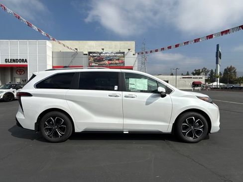 New 2026 Toyota Sienna Platinum AWD/4WD image 12