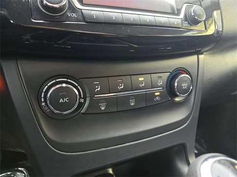 Used 2016 Nissan Sentra SV image 27