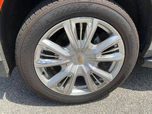 Used 2023 Chevrolet Suburban High Country RWD image 9