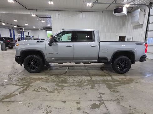 Used 2025 Chevrolet Silverado 3500 LTZ AWD/4WD image 5