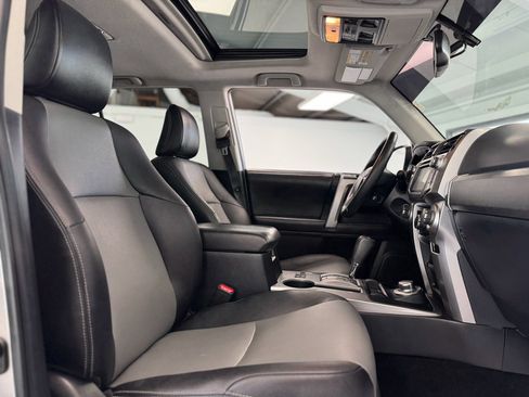 Used 2016 Toyota 4Runner SR5 Premium image 26