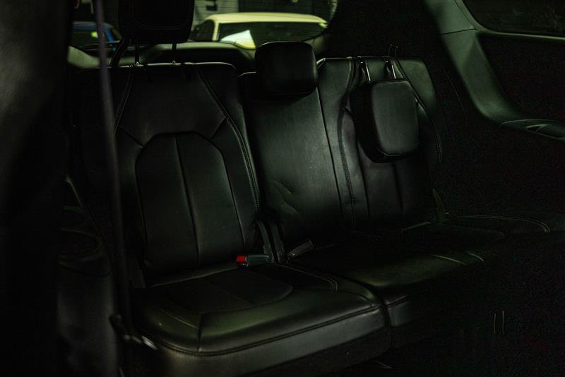 Used 2025 Chrysler Pacifica Select FWD image 11
