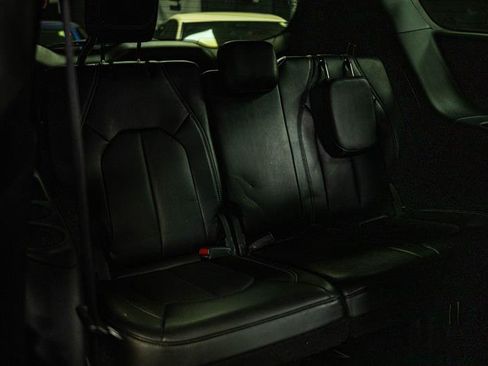 Used 2025 Chrysler Pacifica Select FWD image 11
