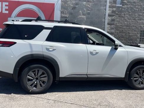 New 2025 Nissan Pathfinder SV w/ SV Premium Package image 25