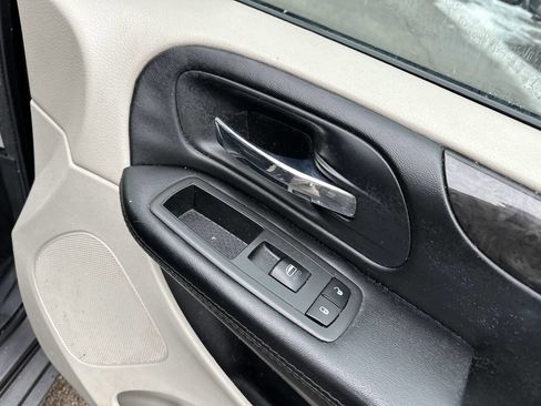 Used 2017 Dodge Grand Caravan SE w/ Power Window Group FWD image 24