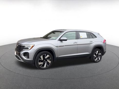 Used 2025 Volkswagen Atlas Cross Sport SE image 8