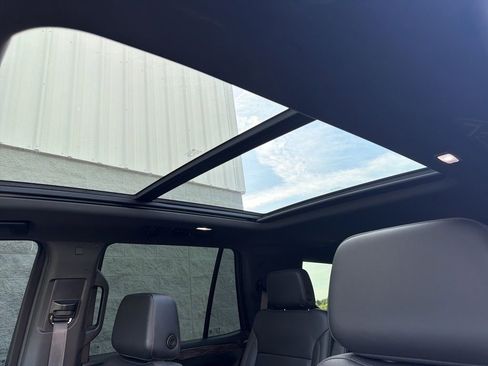 Used 2022 Chevrolet Tahoe Z71 AWD/4WD image 17