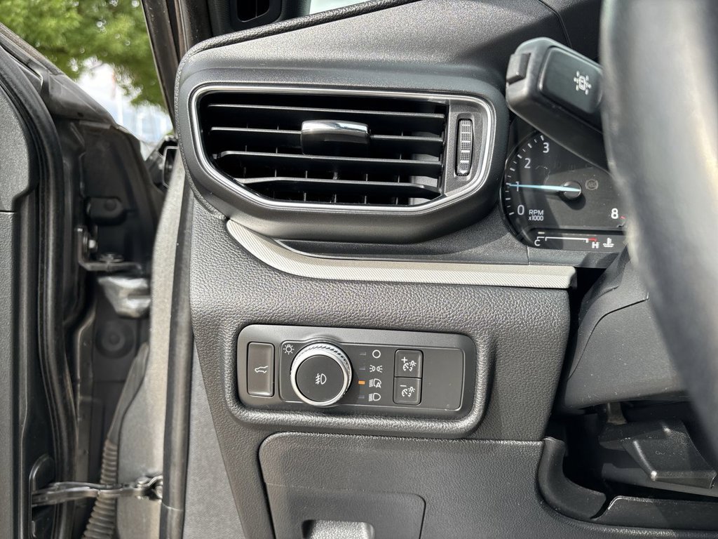 Used 2020 Ford Explorer XLT w/ Equipment Group 202A AWD/4WD image 22