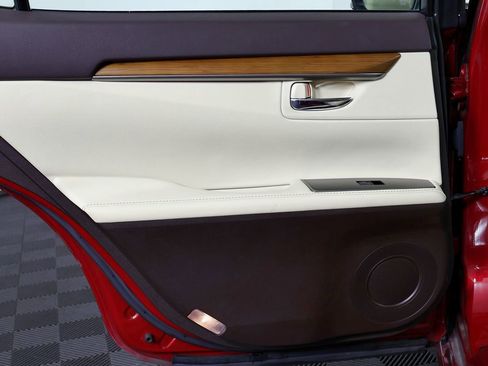 Used 2018 Lexus ES 300h w/ Luxury Package image 56