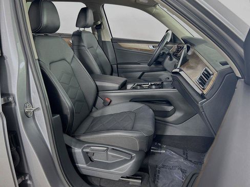 Certified 2024 Volkswagen Atlas SE w/ Panoramic Sunroof Package AWD/4WD image 29