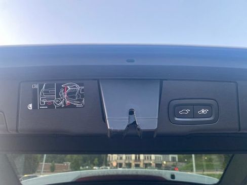 Used 2019 Volvo XC60 T6 Momentum w/ Multimedia Package AWD/4WD image 14