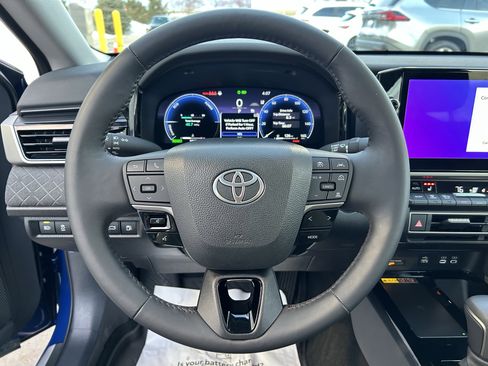 Used 2025 Toyota Camry XLE image 22